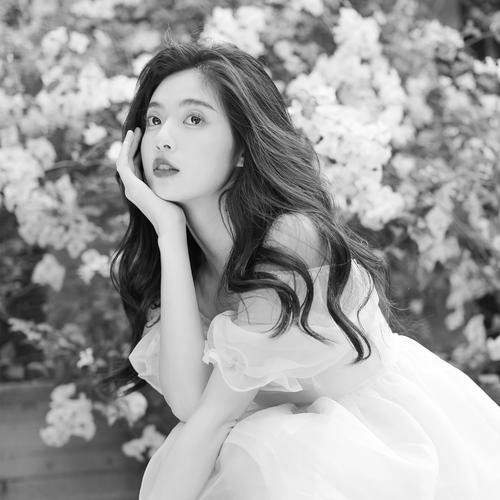 美女黑白头像图片