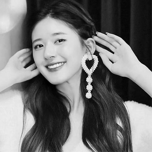 美女黑白头像图片