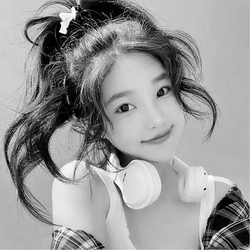 美女黑白头像图片
