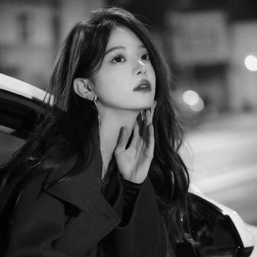 美女黑白头像图片