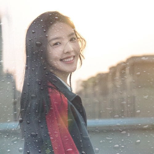 玻璃水珠唯美女生头像图片
