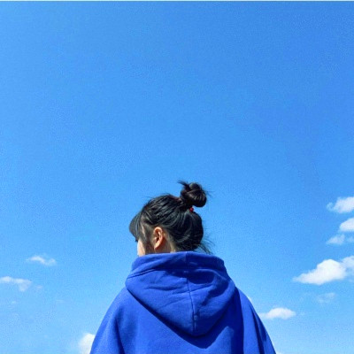 治愈系蓝色风格女生头像图片