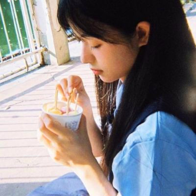 ins高级质感干净精致女生头像图片
