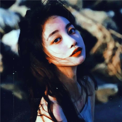 ins风高级质感女头像图片