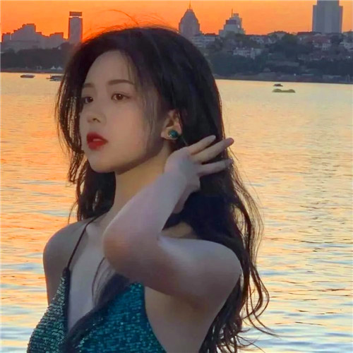 ins风高级质感女头像图片