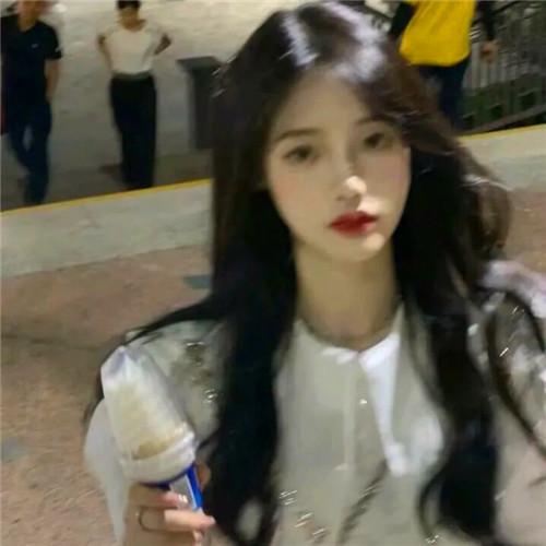 ins风高级质感女头像图片