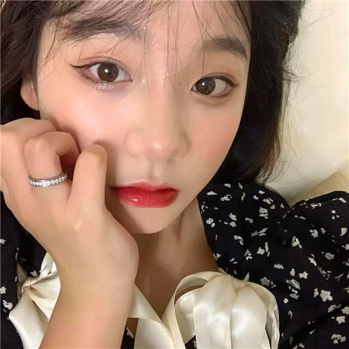 ins风高级质感女头像图片