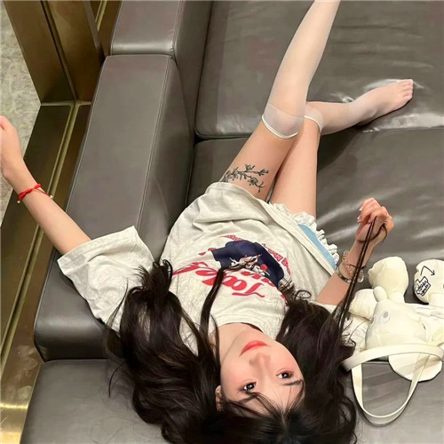 ins风高级质感女头像图片