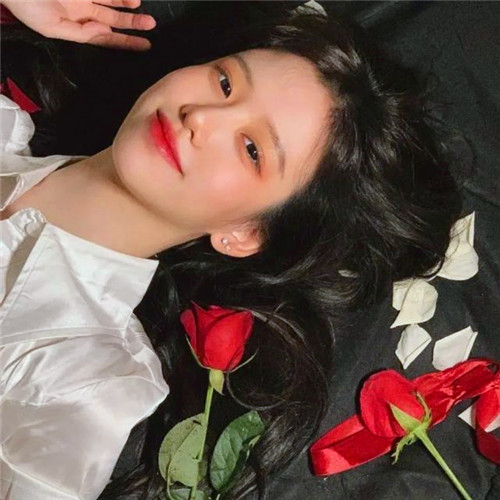 ins风高级质感女头像图片