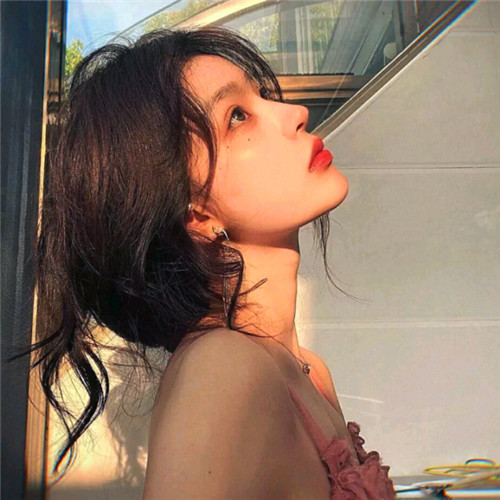 ins风高级质感女头像图片