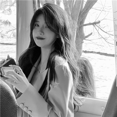 头像女ins高级质感黑白真人图片
