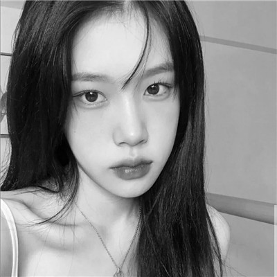 头像女ins高级质感黑白真人图片