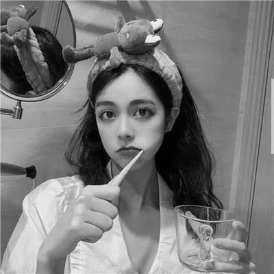 头像女ins高级质感黑白真人图片