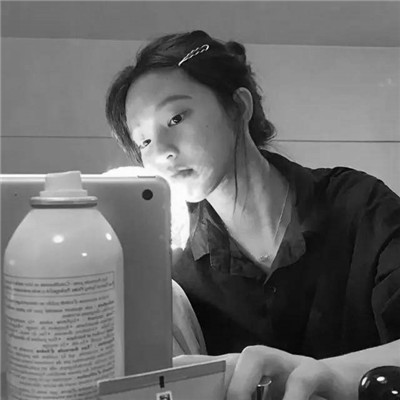 头像女ins高级质感黑白真人图片