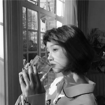 头像女ins高级质感黑白真人图片