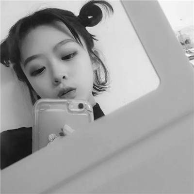 头像女ins高级质感黑白真人图片