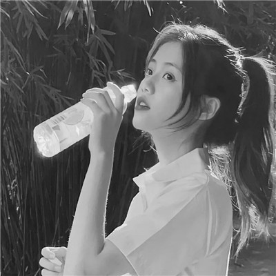 头像女ins高级质感黑白真人图片