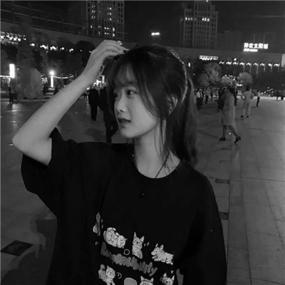头像女ins高级质感黑白真人图片