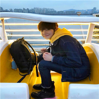 单人头像ins高级质感男