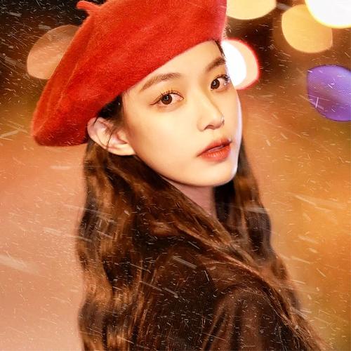 深夜美女戴红帽子女生头像图片