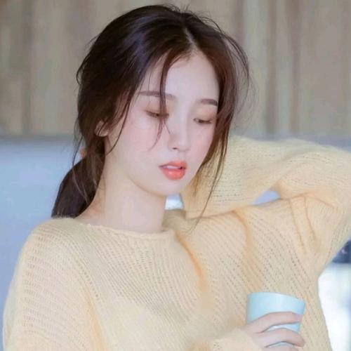 失恋伤感淡妆女生头像图片