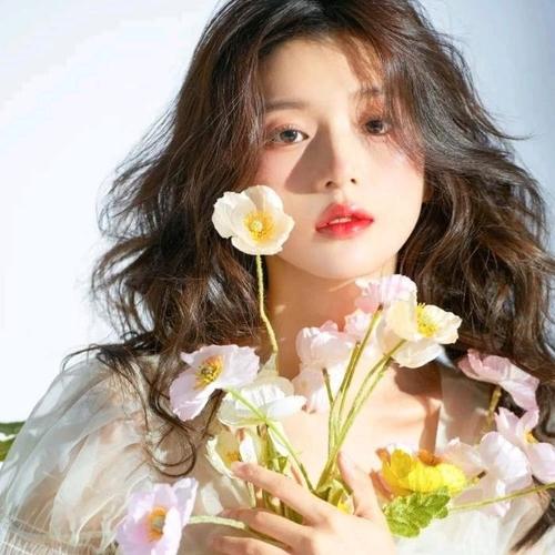 失恋捧花伤感女生头像图片