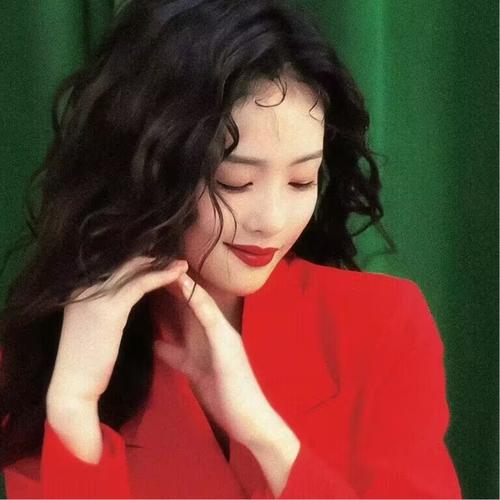 粤式经典怀旧卷发女生头像图片
