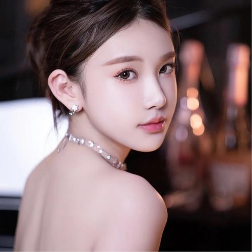 伤感流泪露背女生头像图片