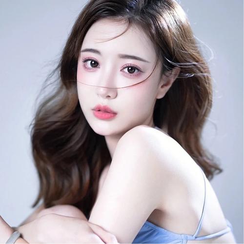 虐心红了眼眶伤感女生头像图片
