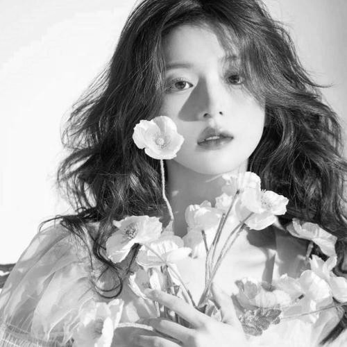 头像黑白图片2025最火爆女生伤感
