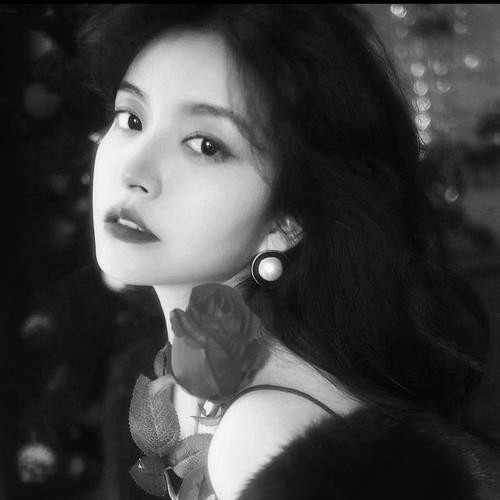 头像黑白图片2025最火爆女生伤感