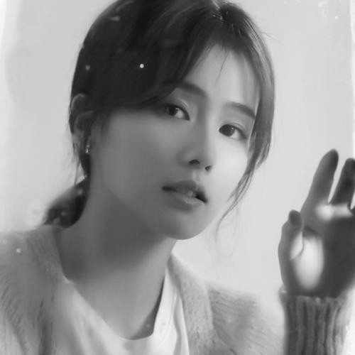 头像黑白图片2025最火爆女生伤感
