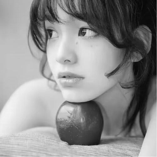 头像黑白图片2025最火爆女生伤感