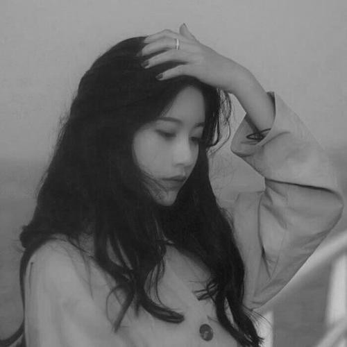 头像黑白图片2025最火爆女生伤感