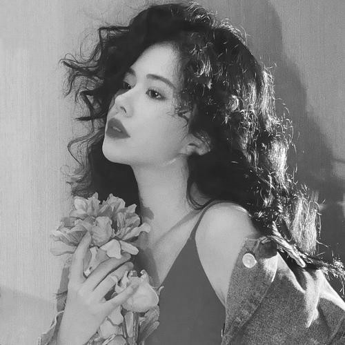 头像黑白图片2025最火爆女生伤感