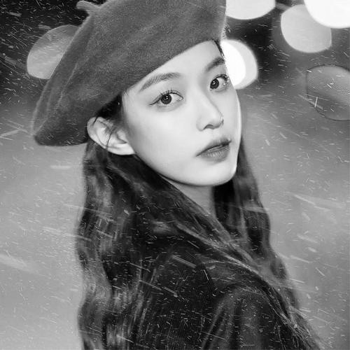 头像黑白图片2025最火爆女生伤感