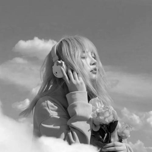 头像黑白图片2025最火爆女生伤感