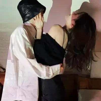 看了会脸红的禁欲系情侣头像