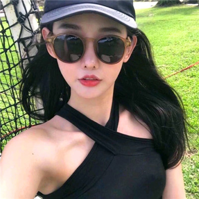 胸大的姑娘的图片头像