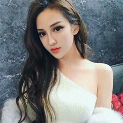 胸大的姑娘的图片头像