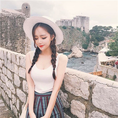 胸大的姑娘的图片头像