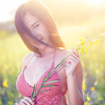 胸大的姑娘的图片头像