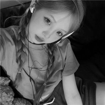 真人少女心头像仙气黑白高清图片