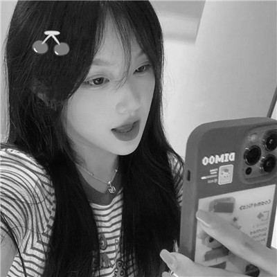真人少女心头像仙气黑白高清图片