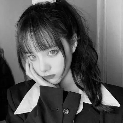 真人少女心头像仙气黑白高清图片