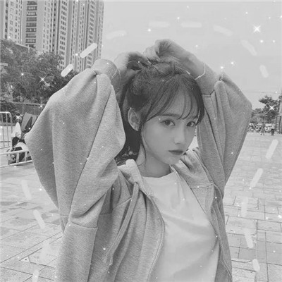 真人少女心头像仙气黑白高清图片