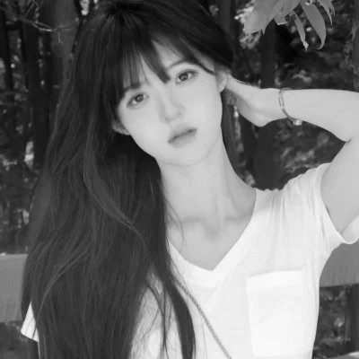 黑白女生头像图片真人