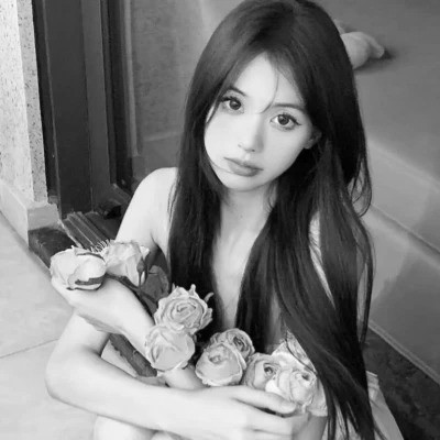 黑白女生头像图片真人