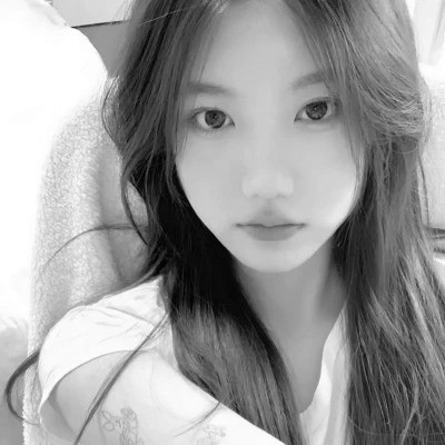 黑白女生头像图片真人