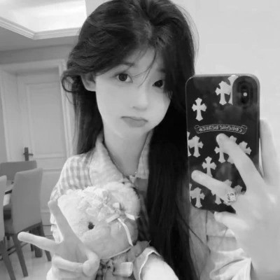 黑白女生头像图片真人